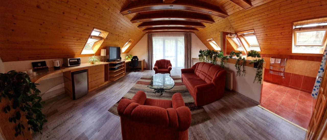Platan Panzio Hotel Dobogoko Bagian luar foto