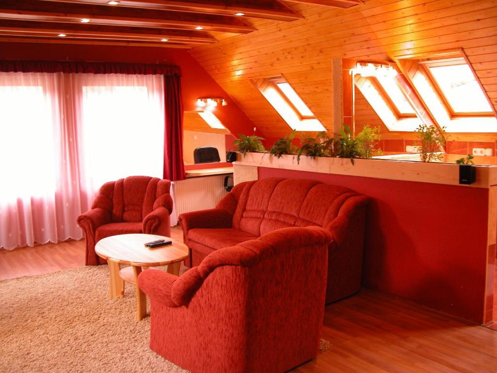 Platan Panzio Hotel Dobogoko Bagian luar foto